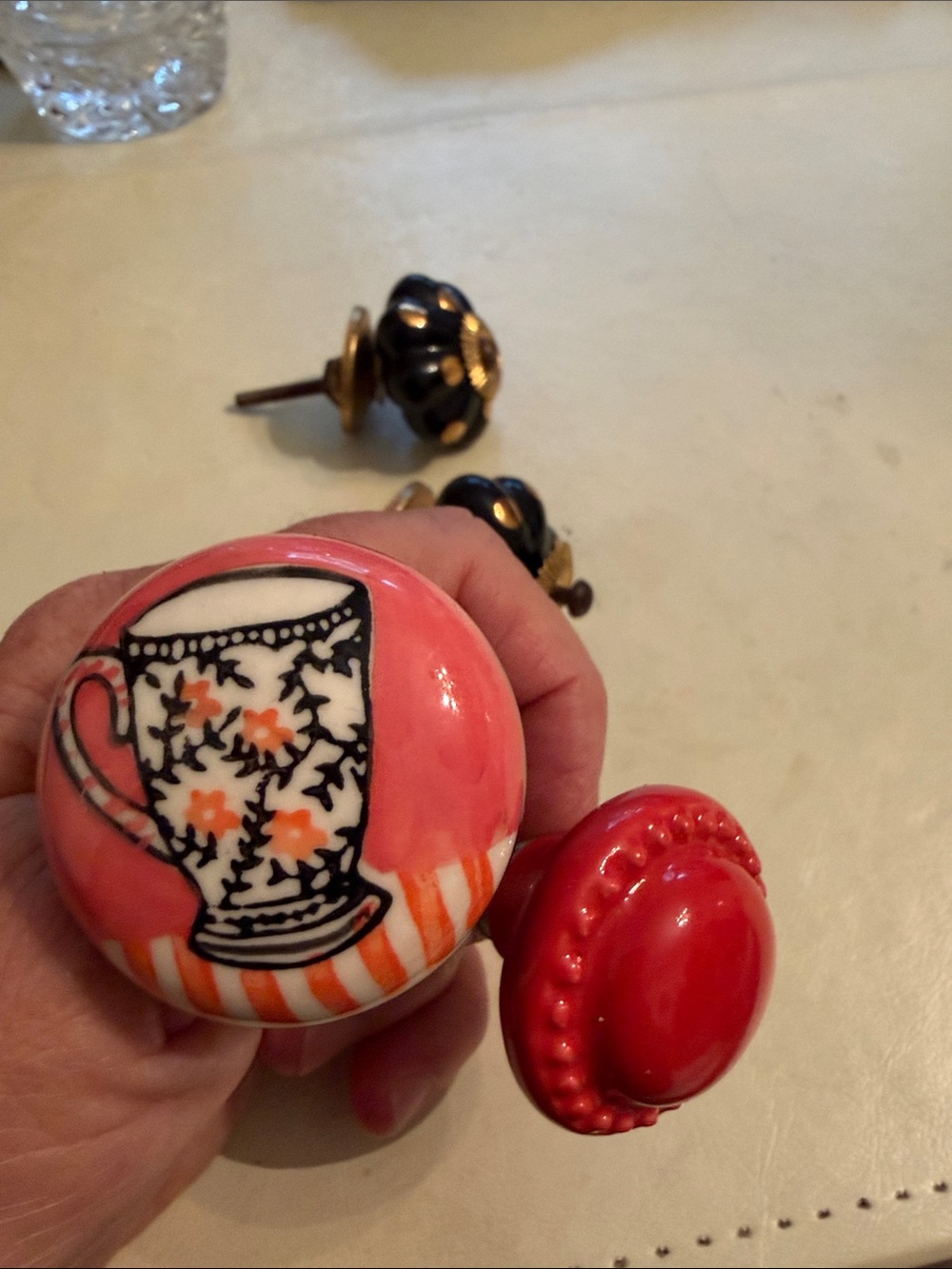 4 Drawer pulls - Picture 6 of 7